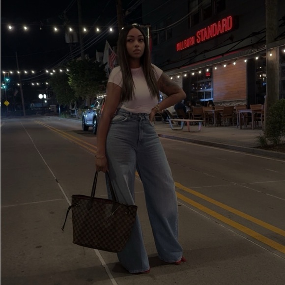 Meet your Posher, Rae - Picture 2 of 2